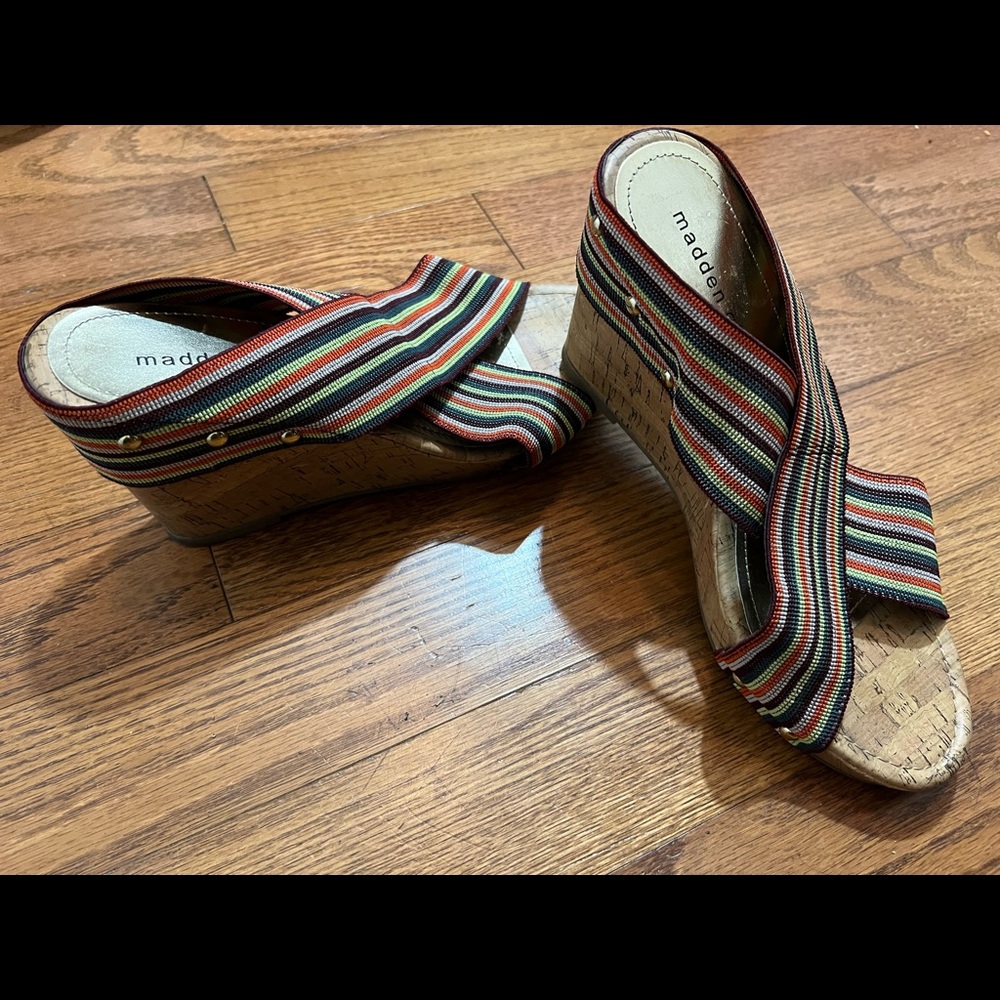 5/$25 💚🧡💓💜Madden Girl Nautic Wedge Sandal